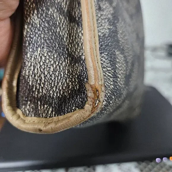 Yves Saint Laurent pouch - Picture 10 of 12